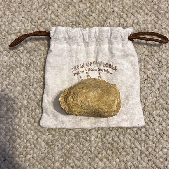 Break open Geode | DIY hidden crystals - Picture 4 of 5